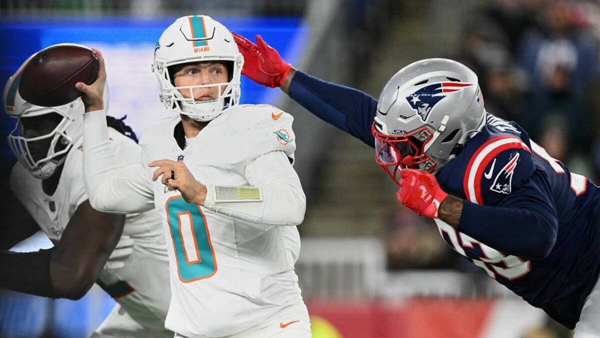  Jan 4, 2026; Foxborough, Massachusetts, USA; Miami Dolphins quarterback Zach Wilson (0) throws a pass against New England Patriots defensive tackle Leonard Taylor III (93) during the fourth quarter at Gillette Stadium. Mandatory Credit: Brian Fluharty-Imagn Images | Brian Fluharty-Imagn Images 