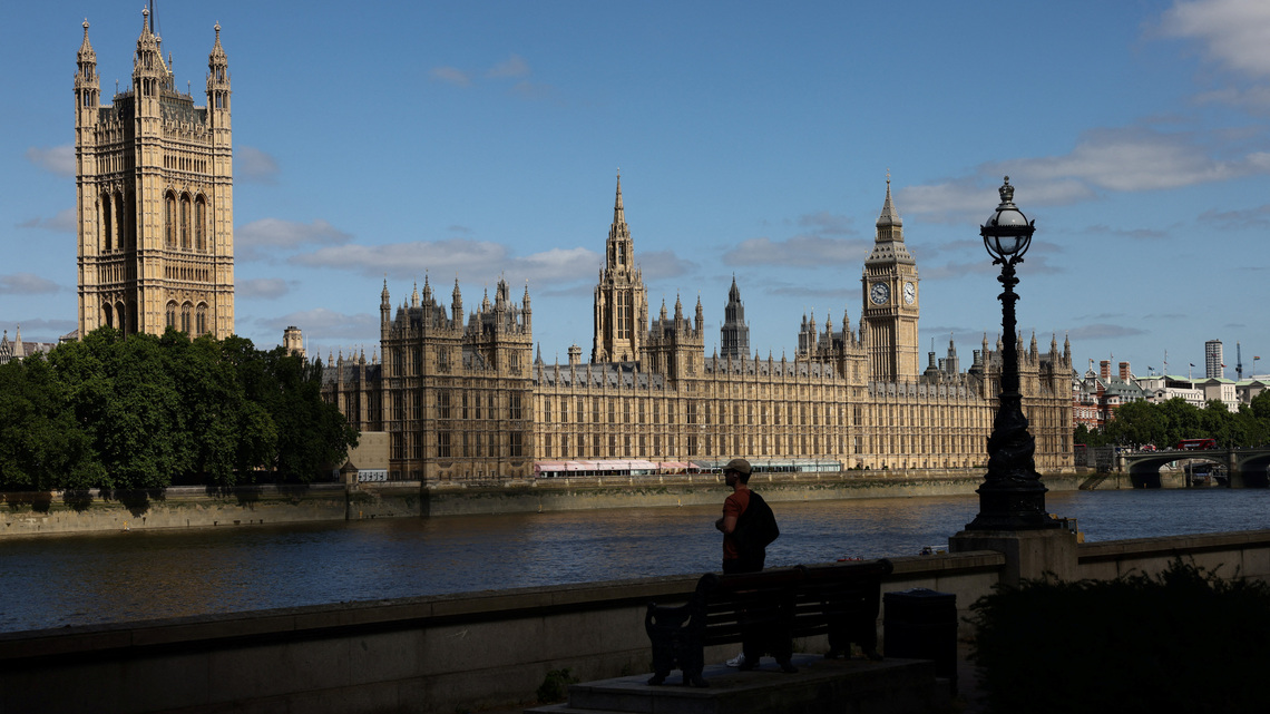 Resident doctors in England vote for UK government's pay offer, ending strikes 