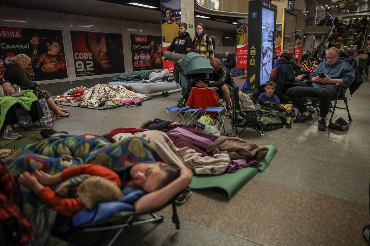 Residents sleep as they take shelter inside a metro station during a Russian missile and drone strike, amid Russia's attack on Ukraine, in Kyiv, Ukraine June 15, 2026. REUTERS/Alina Smutko