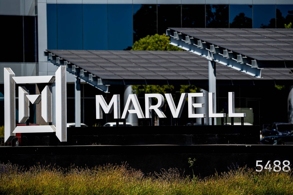  Jim Cramer urged caution on Marvell after a single forecast triggered a record rally. 