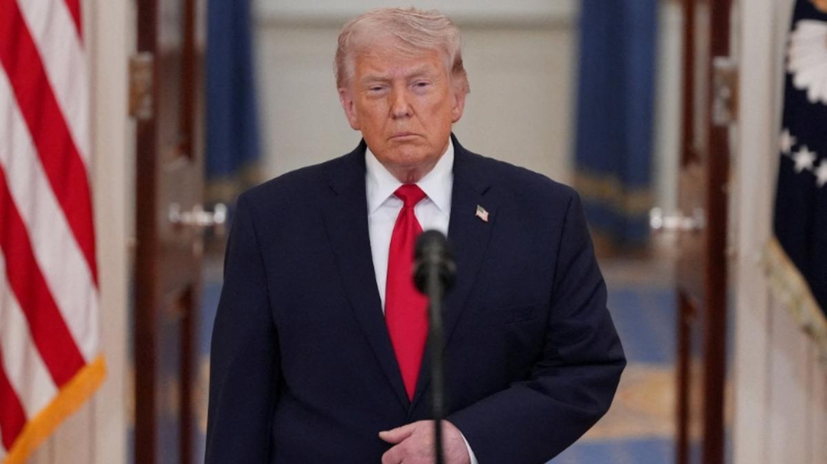 FILE PHOTO: U.S. President Donald Trump arrives to deliver an address to the nation about the Iran war at the White House in Washington, D.C., U.S. April 1, 2026. Alex Brandon/Pool via REUTERS/File Photo