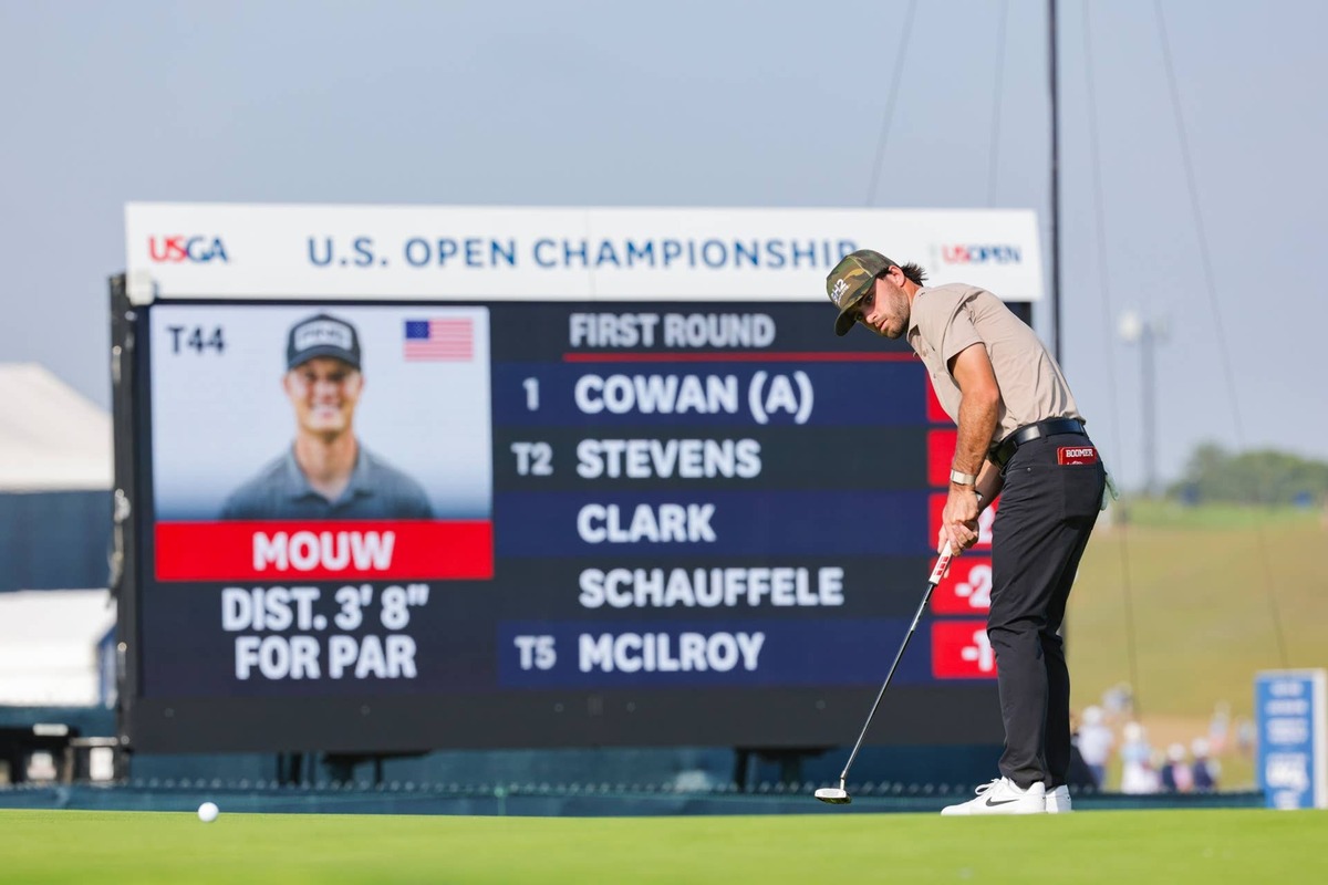  Ryder Cowan putts on the first hole during the first round of the 2026 U.S. Open at Shinnecock Hills Golf Club in Southampton, N.Y. on Thursday, June 18, 2026. (Jeff Haynes/USGA)