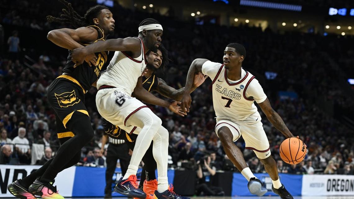 No. 3 Gonzaga puts away Kennesaw State in late stages 