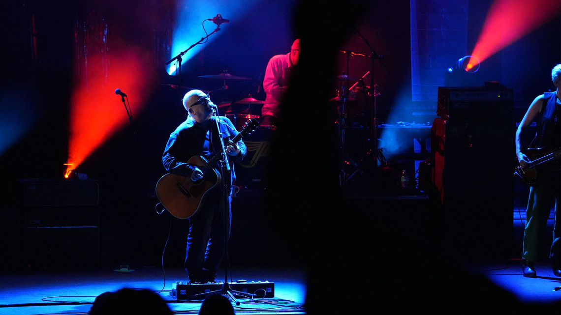 With signature sound and Lynchian cool, Pixies rock Wilmington | Exclusive 