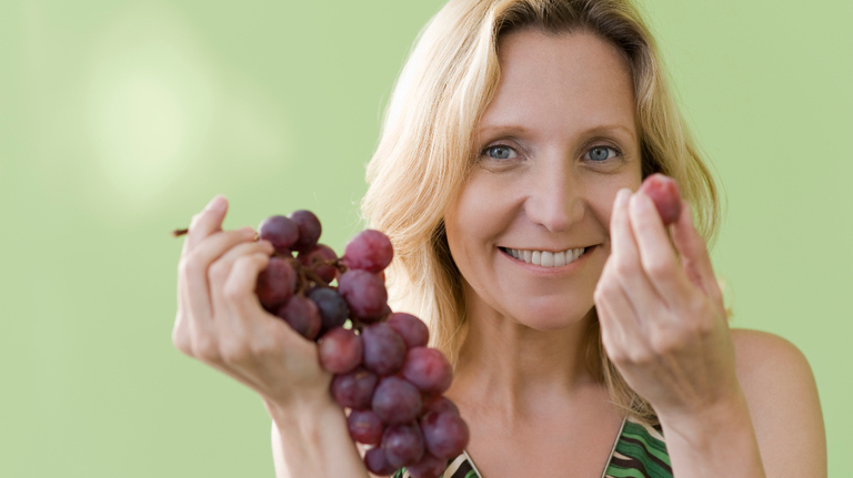 Eating Grapes at This Time of Day Can Boost Weight Loss, a Top Doctor Says
