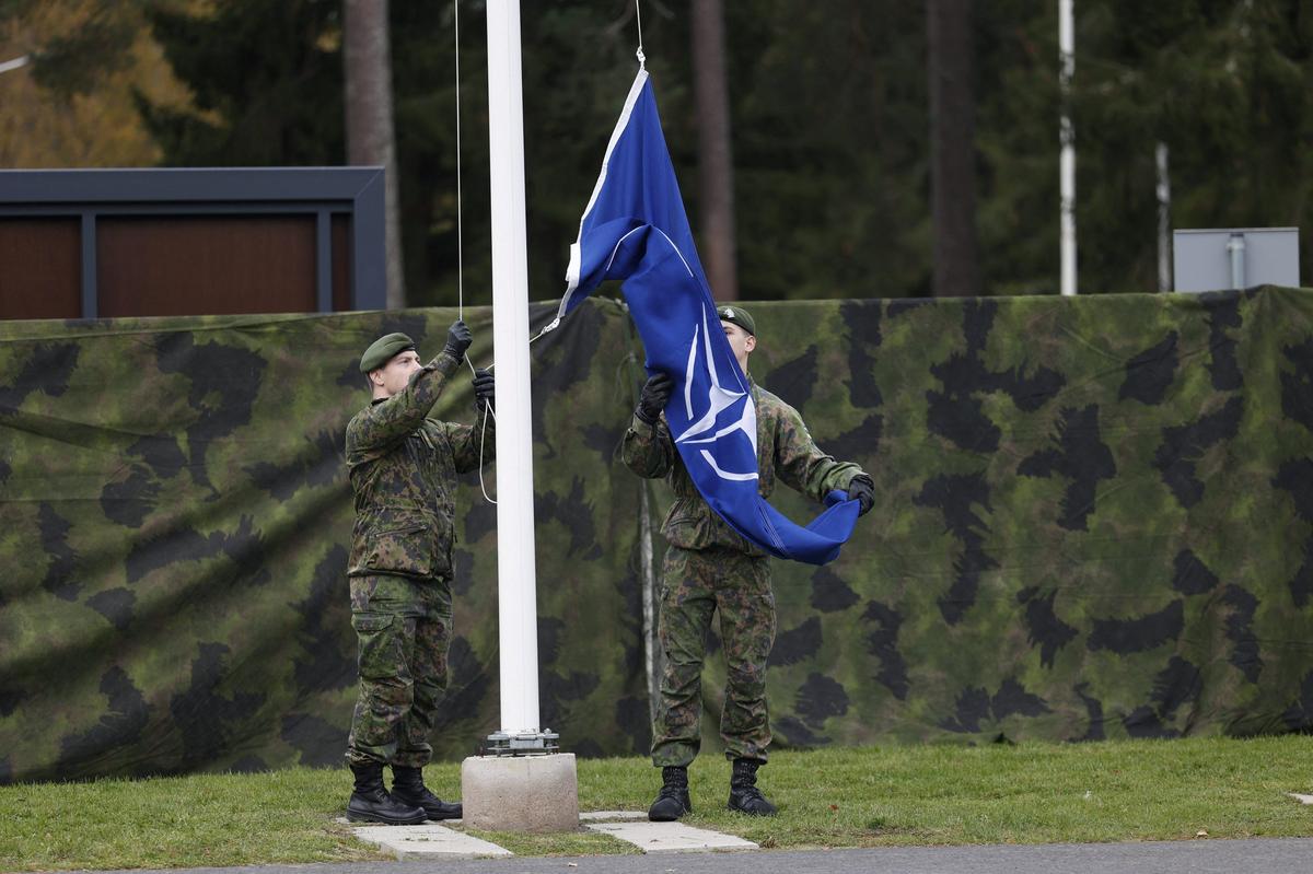 Soldiers handle the NATO flag on the day of the opening ceremony of NATO's Northern Multi-Corps Land Component Command (MCLCC) in Mikkeli, Finland, October 3, 2025. Lehtikuva/Matias Honkamaa/via REUTERS