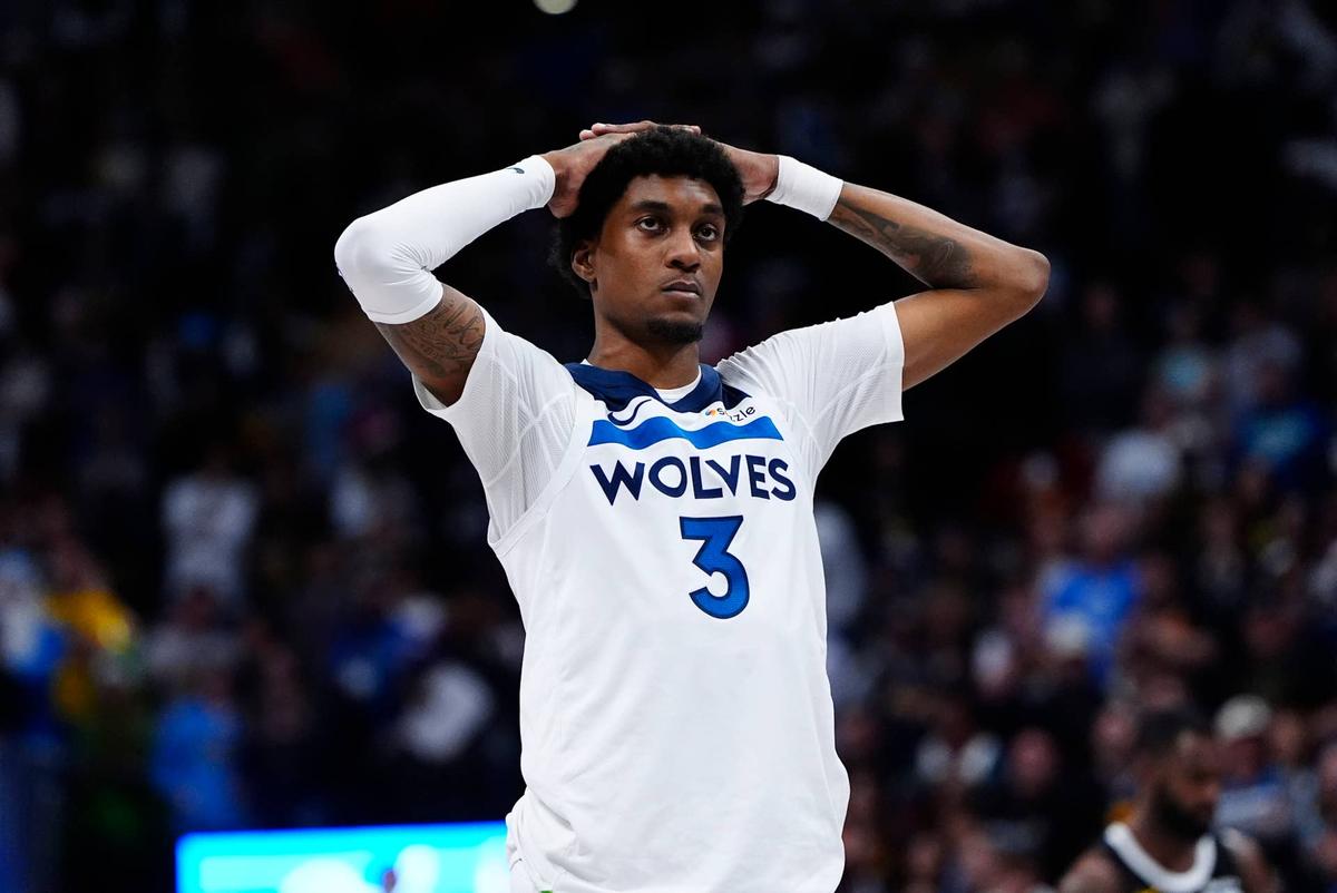  Jaden McDaniels' expanding offensive confidence strengthens his category-league reliability while maintaining elite defensive contributions weekly. Ron Chenoy-Imagn Images