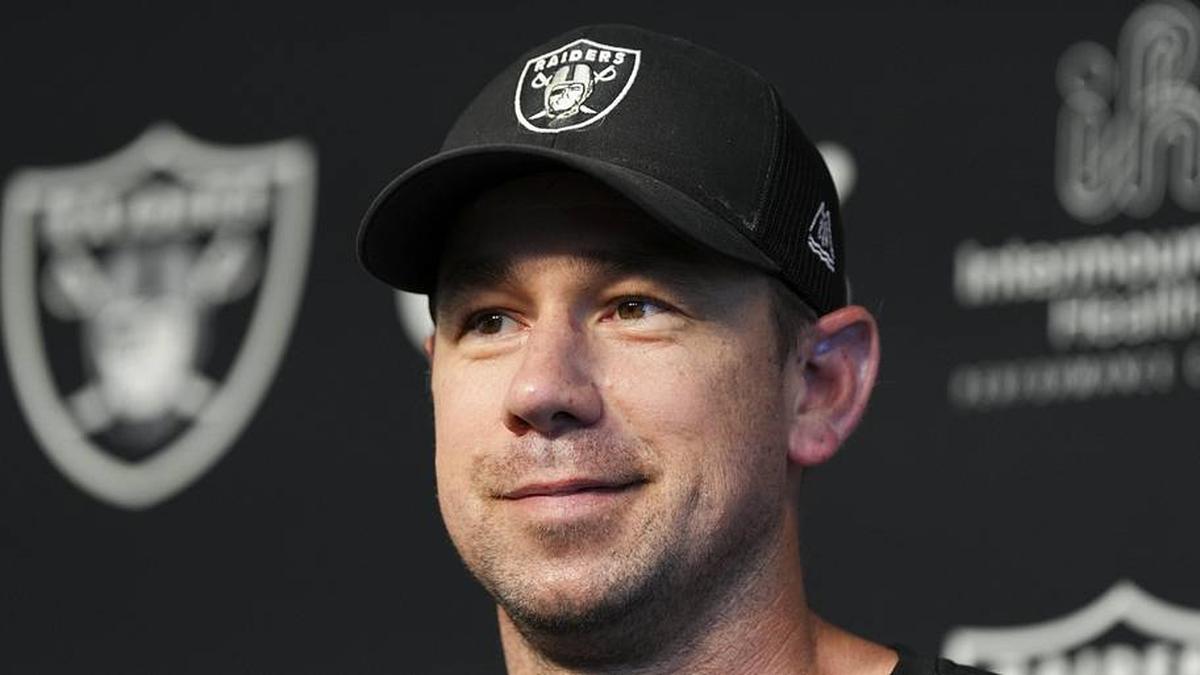  May 20, 2026; Henderson, NV, USA; Las Vegas Raiders head coach Klint Kubiak speaks during a news conference during organized team activities at Intermountain Health Performance Center. Mandatory Credit: Candice Ward-Imagn Images | Candice Ward-Imagn Images 