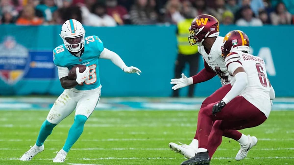 De’Von Achane helped the Dolphins pull off a tight win over the Commanders. 