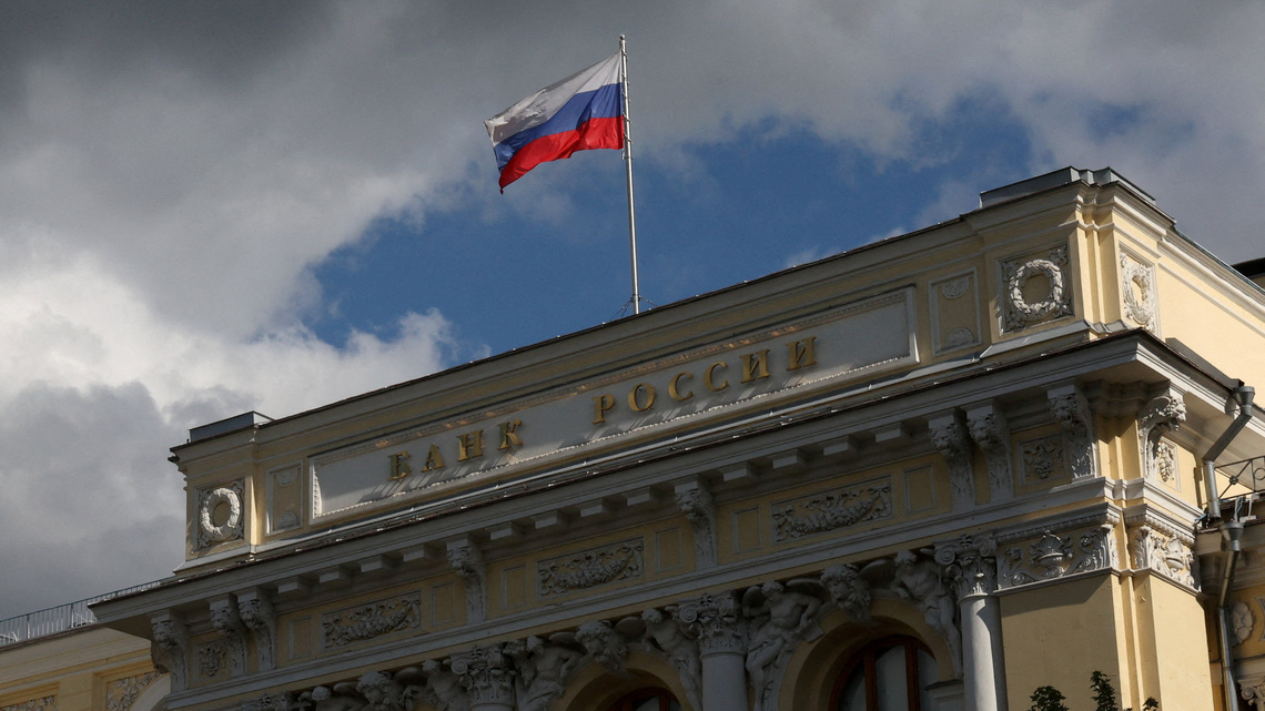 Russian central bank trims rate by 25 bps to 14.25% amid fuel supply, budget risks 