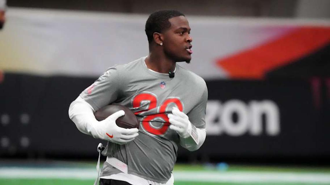 Diving Into the Achane Situation After He Misses Opening of Offseason Program