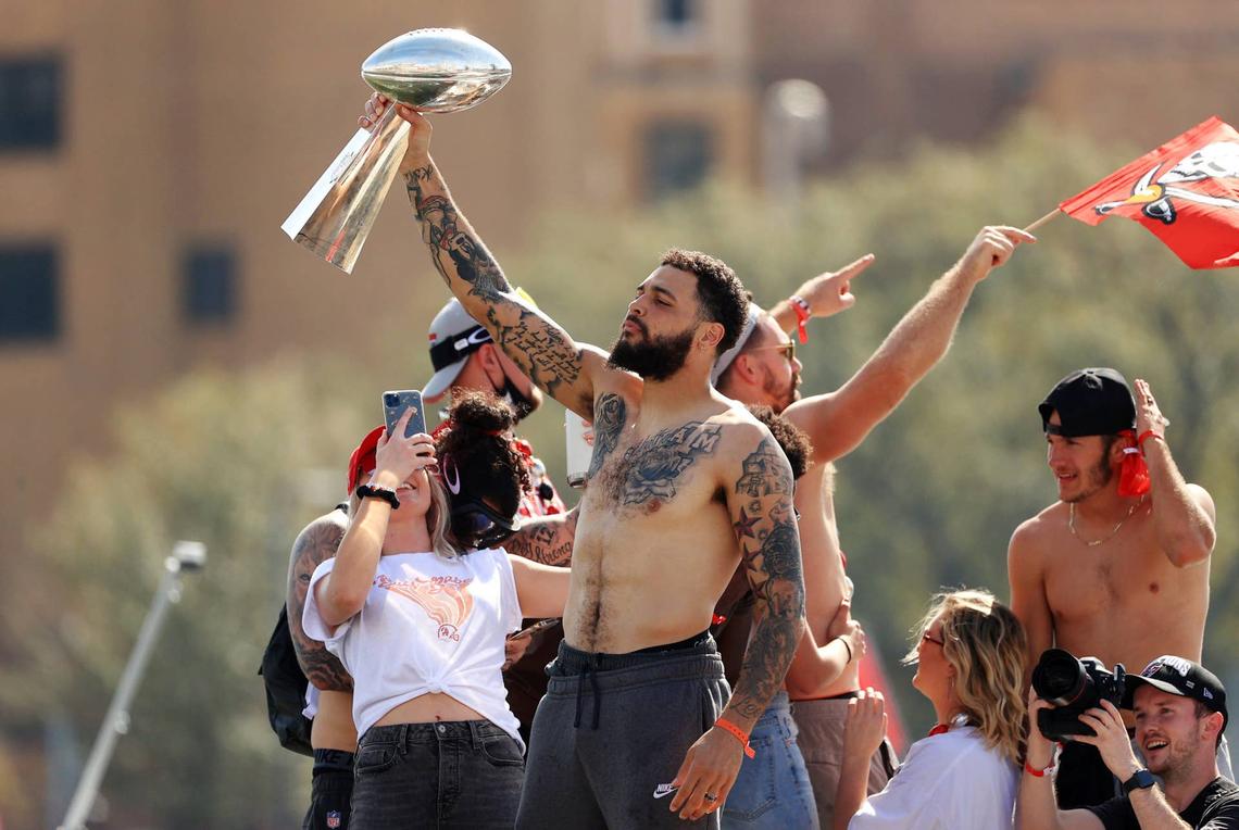  TAMPA, FLORIDA - FEBRUARY 10: Mike Evans #13 of the Tampa Bay Buccaneers celebrates with the Vince Lombardi Trophy during the Tampa Bay Buccaneers Super Bowl boat parade on February 10, 2021 after defeating the Kansas City Chiefs 31-9 in Super Bowl LV in Tampa, Florida. (Photo by Mike Ehrmann/Getty Images) 