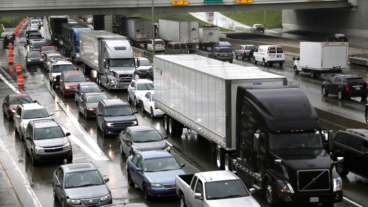 Traffic pet peeves: Sir, please, don't jump in my lane