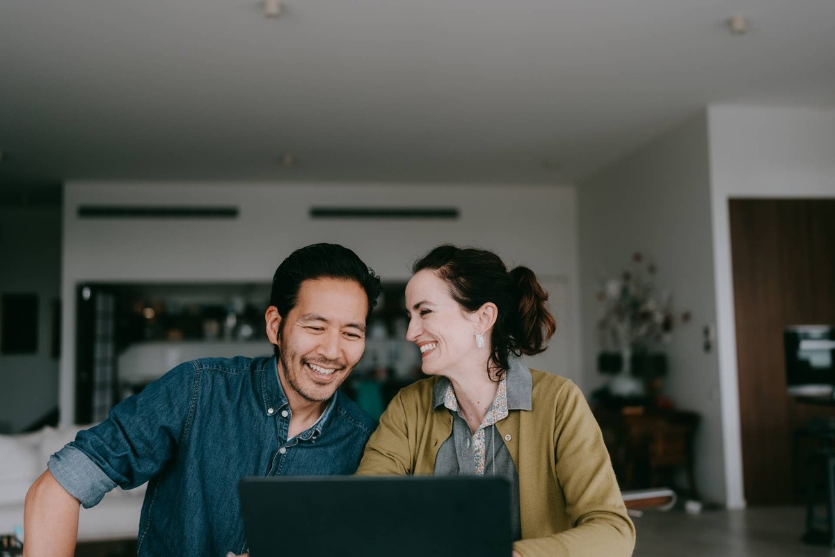  Dave Ramsey draws one of his hardest lines yet on how spouses handle money. 