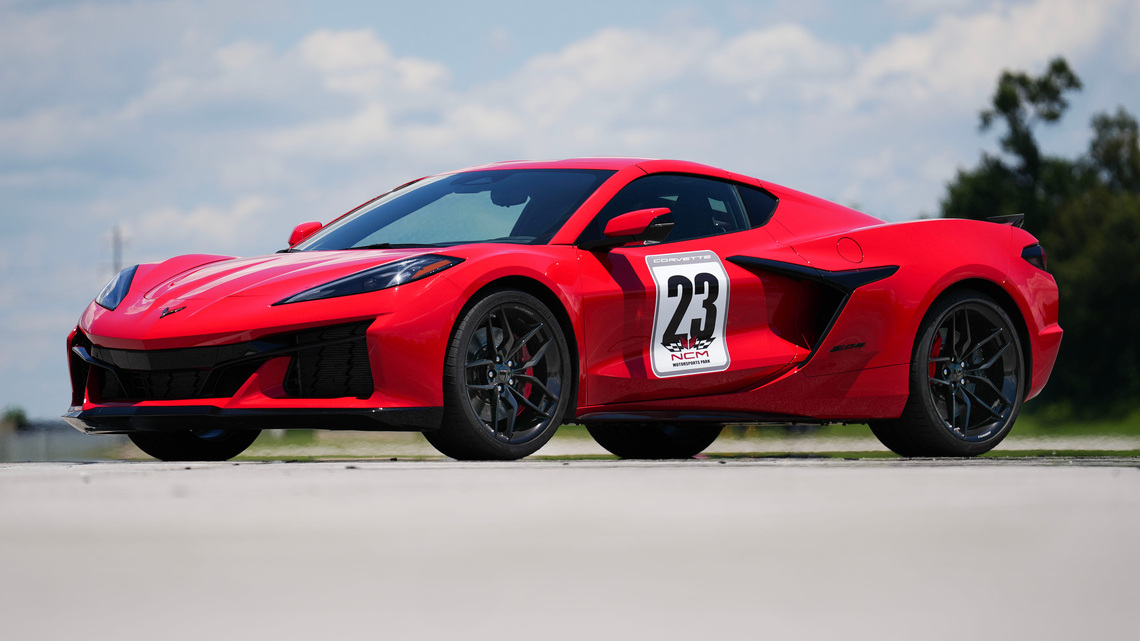 We took a test drive in the new Chevrolet Corvette Z06 | Exclusive 