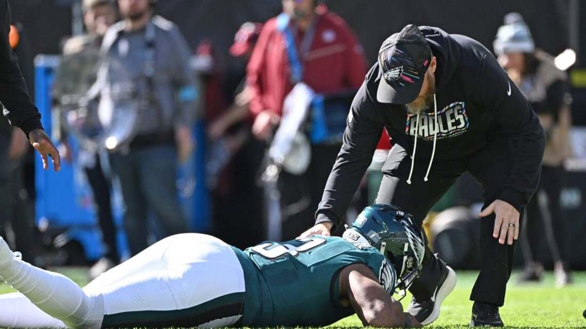 Eagles lose edge Nolan Smith to concussion 