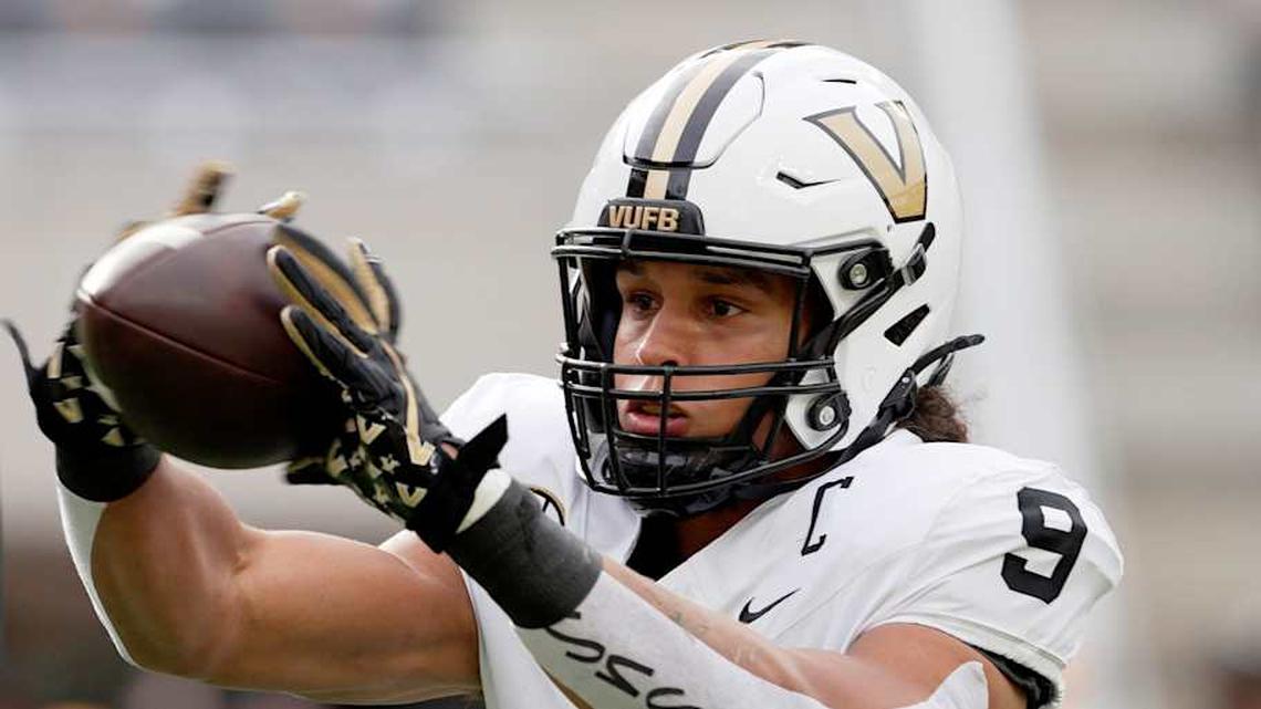  Vanderbilt tight end Eli Stowers (9) makes a catch as he warms up before playing against Tennessee at Neyland Stadium in Knoxville, Tenn., Saturday, Nov. 29, 2025. | Mark Zaleski / The Tennessean / USA TODAY NETWORK via Imagn Images 