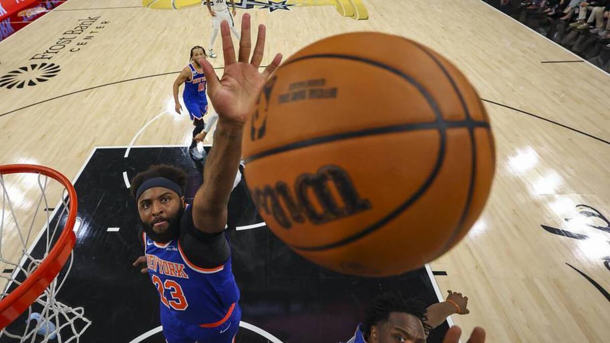  Mitchell Robinson has played through a fractured right fifth metacarpal | Gregory Shamus-Pool Photo via Imagn Images 