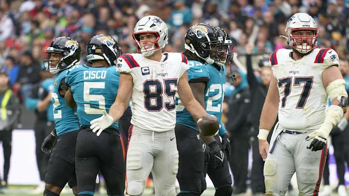  Oct 20, 2024; London, United Kingdom; New England Patriots tight end Hunter Henry (85) reacts in the first half during an NFL International Series game at Wembley Stadium. Mandatory Credit: Peter van den Berg-Imagn Images | Peter van den Berg-Imagn Images 