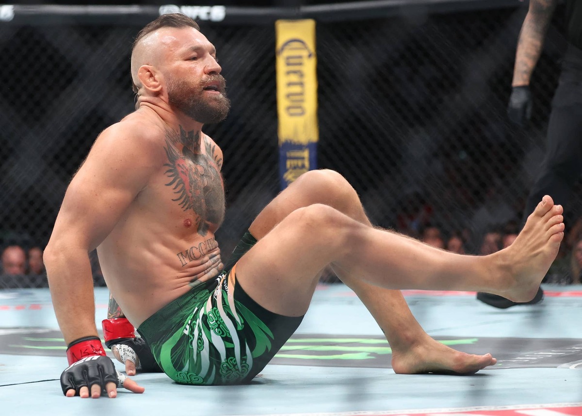  Conor McGregor lost to Max Holloway via first-round injury TKO at UFC 329. 