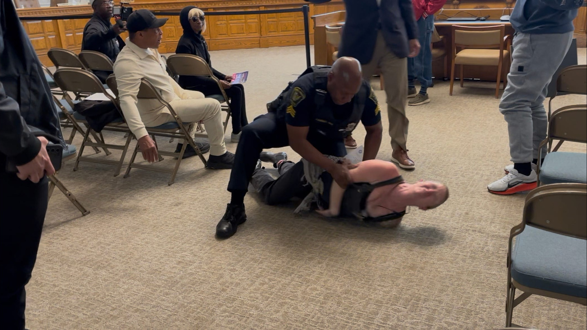 Piatt Park protester snuck sword into Cincinnati meeting, prosecutor says