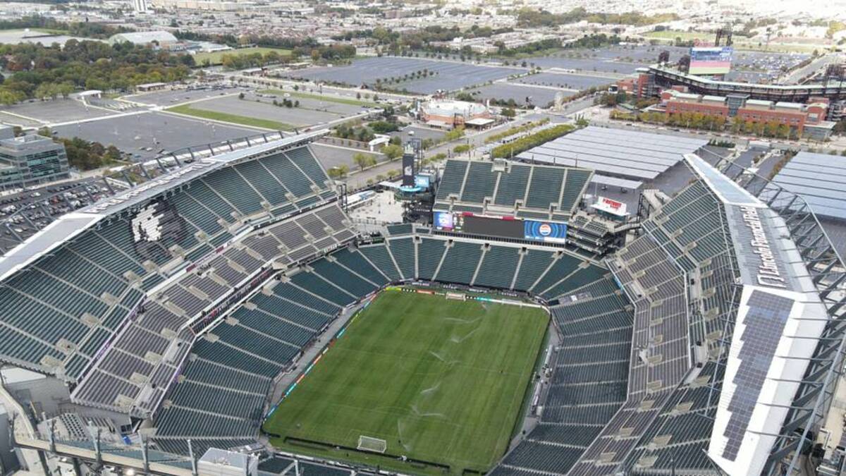 Philadelphia's stadium is accessible by public transit and has nearby food and drink, while being situated next to the venues for NHL, NBA and MLB. | Omar Vega/Getty Images 