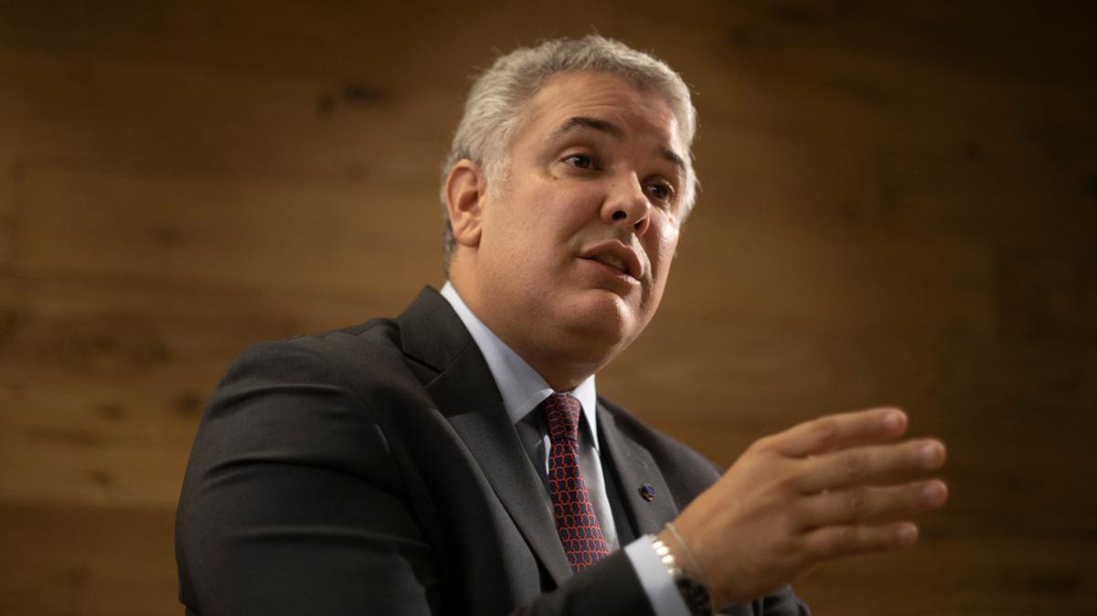 El presidente de Colombia, Iván Duque Márquez, es entrevistado por The Associated Press en Tel Aviv, Israel, el martes 9 de noviembre de 2021. (Foto AP/Ariel Schalit)