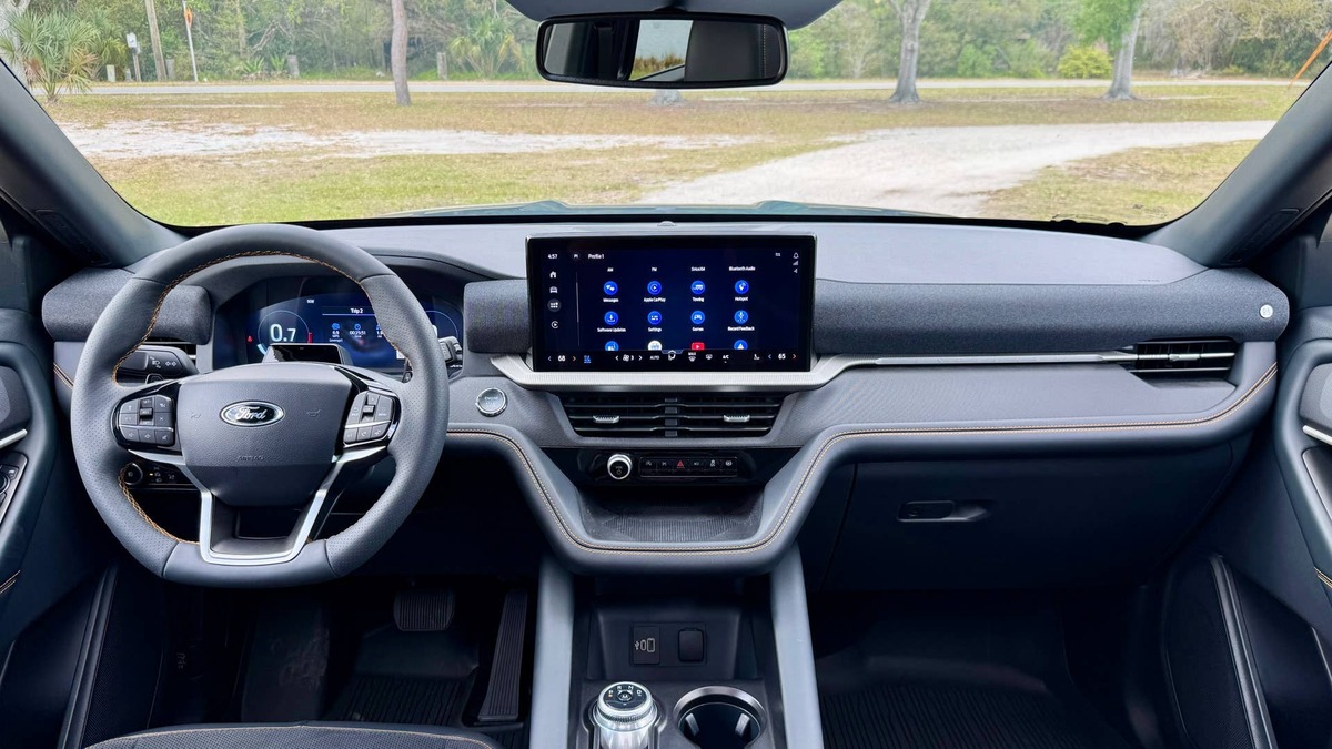  2026 Ford Explorer Jared Rosenholtz/Autoblog