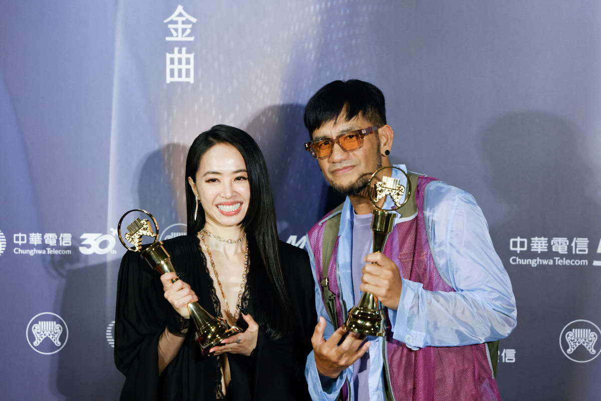 Ayal Komod and Jolin Tsai pose for a photograph after receiving the Best Mandarin Male Singer and Best Mandarin Female Singer awards at the Golden Melody Awards in Taipei, Taiwan, June 27, 2026. REUTERS/Ann Wang