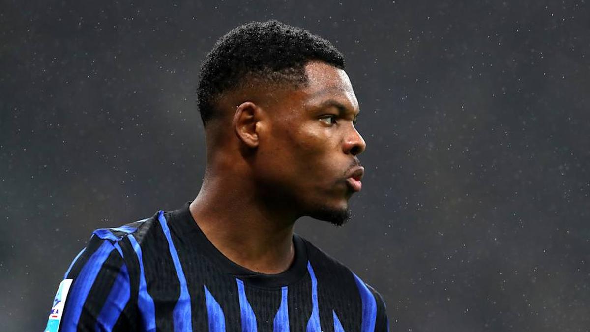  Denzel Dumfries is a dominant wing back. | Marco Luzzani/Getty Images 