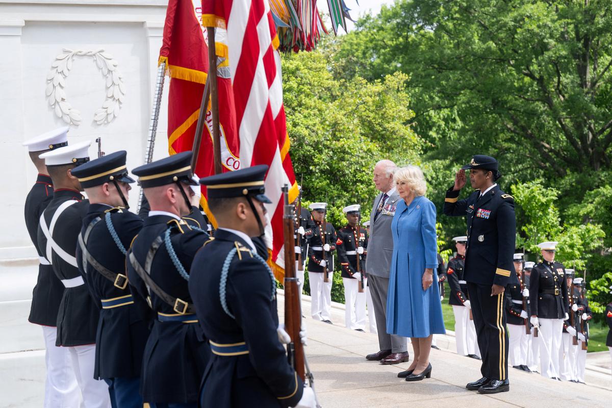 Britain's King Charles and Queen Camilla attend a wreath-laying ceremony at the tomb of the unknown soldier in Arlington National Cemetery, in Arlington, Virginia, U.S., April 30, 2026.   Saul Loeb/Pool via REUTERS