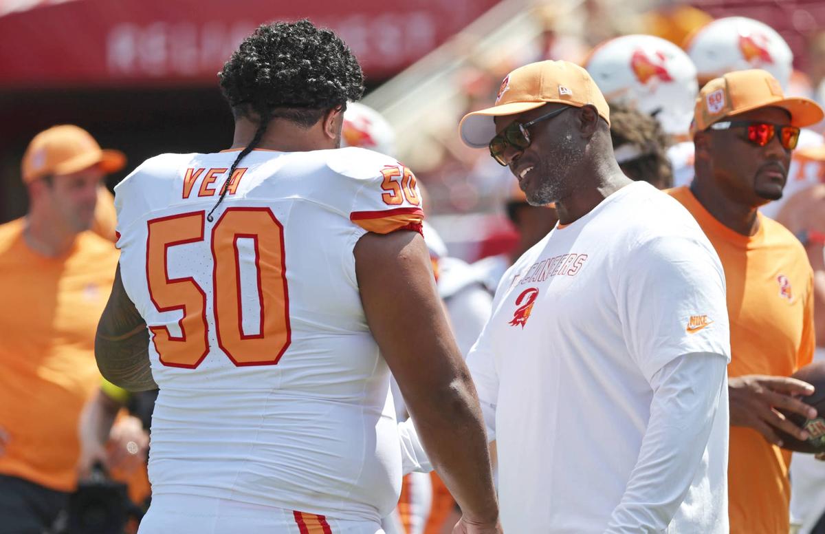  Todd Bowles still has plenty of leadership and experience on defense with veterans like Vita Vea. (Kim Klement Neitzel-Imagn Images)