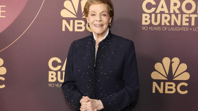 Julie Andrews, 90, Makes Rare Appearance at Event Combating Parkinson's 