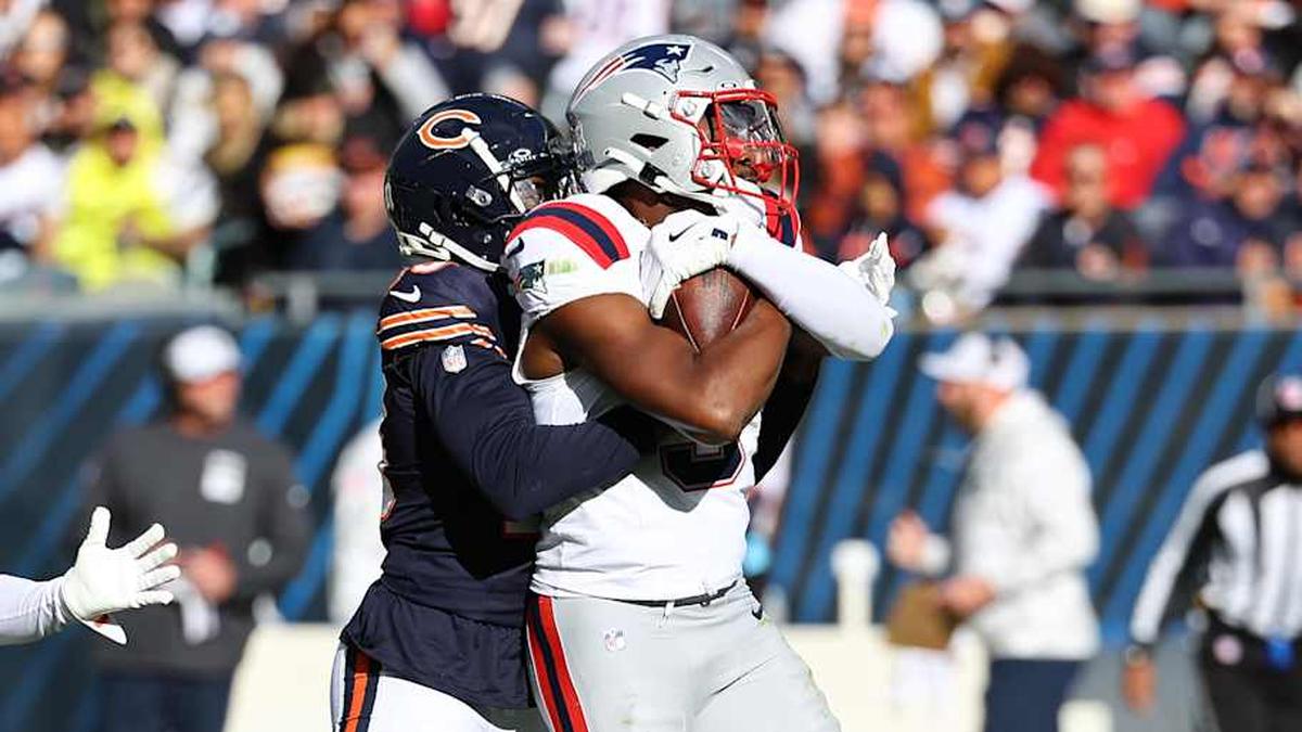  Nov 10, 2024; Chicago, Illinois, USA; New England Patriots wide receiver Kayshon Boutte (9) makes a catch against Chicago Bears cornerback Josh Blackwell (39) during the second half at Soldier Field. Mandatory Credit: Mike Dinovo-Imagn Images | Mike Dinovo-Imagn Images 