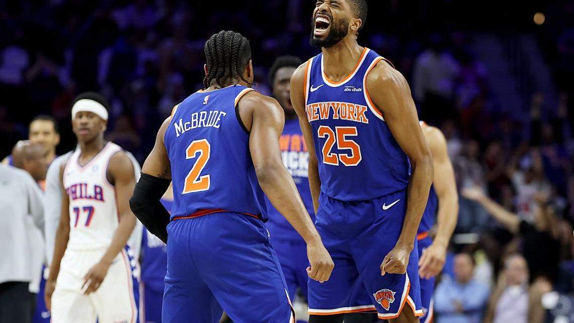 Remarkable 3-point performance helps Knicks rout 76ers, complete sweep