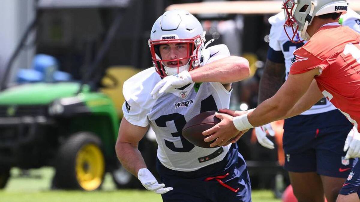 Jun 2, 2026; Foxborough, MA, USA; New England Patriots quarterback Tommy DeVito (16) hands the ball off to running back Lan Larison (34) during the team's OTA at Gillette Stadium. Mandatory Credit: Eric Canha-Imagn Images | Eric Canha-Imagn Images 