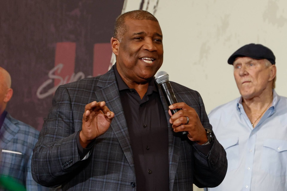  Feb 6, 2025; New Orleans, LA, USA; Fox NFL Sunday host Curt Menefee during a Fox Sports media party in advance of Super Bowl LIX at Convention Center. Mandatory Credit: Stephen Lew-Imagn Images 