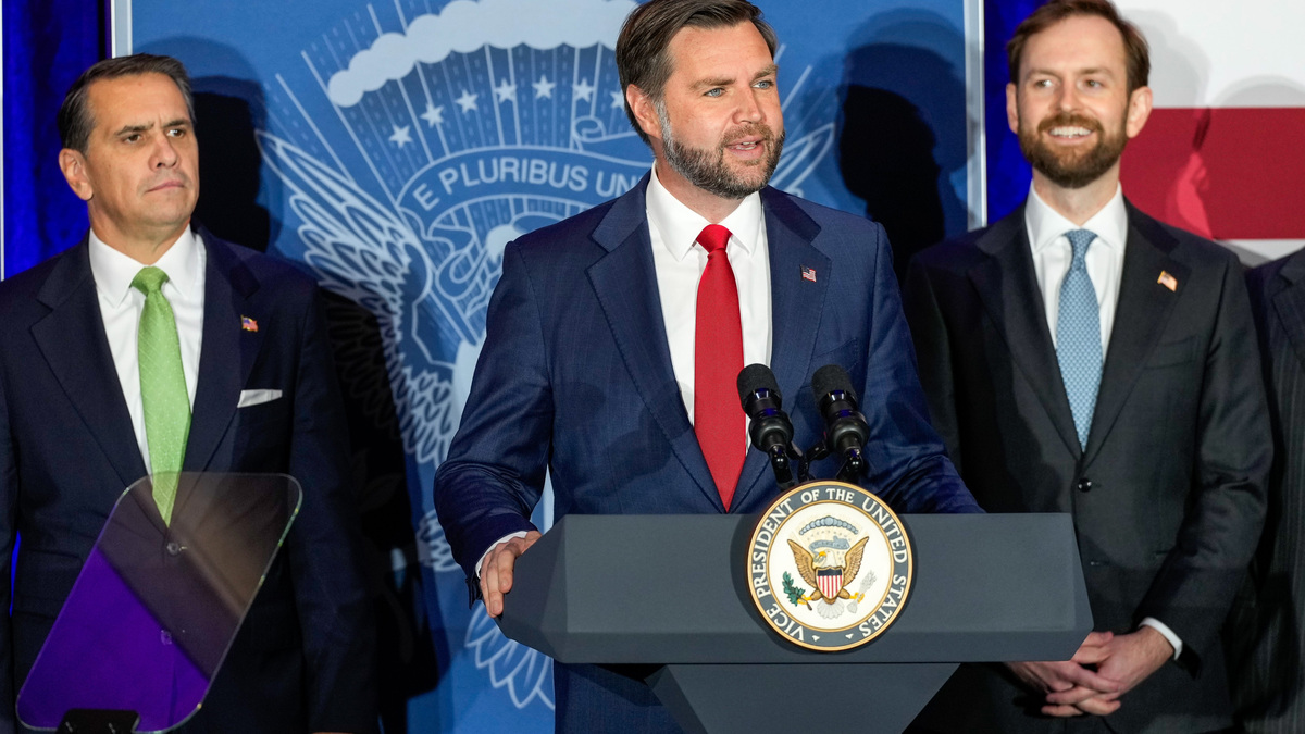 JD Vance tells GOP to 'stop whining' about controversial Ramaswamy ad