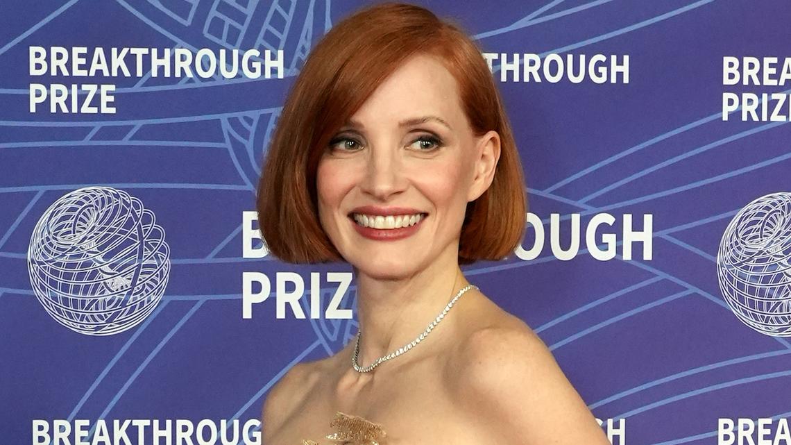 Jessica Chastain Debuts Drastic Short Hair Makeover at Breakthrough Prize 