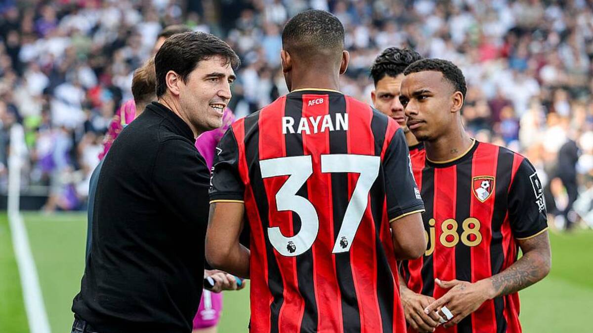  Andoni Iraola is a demanding coach. | Robin Jones/AFC Bournemouth/Getty Images 