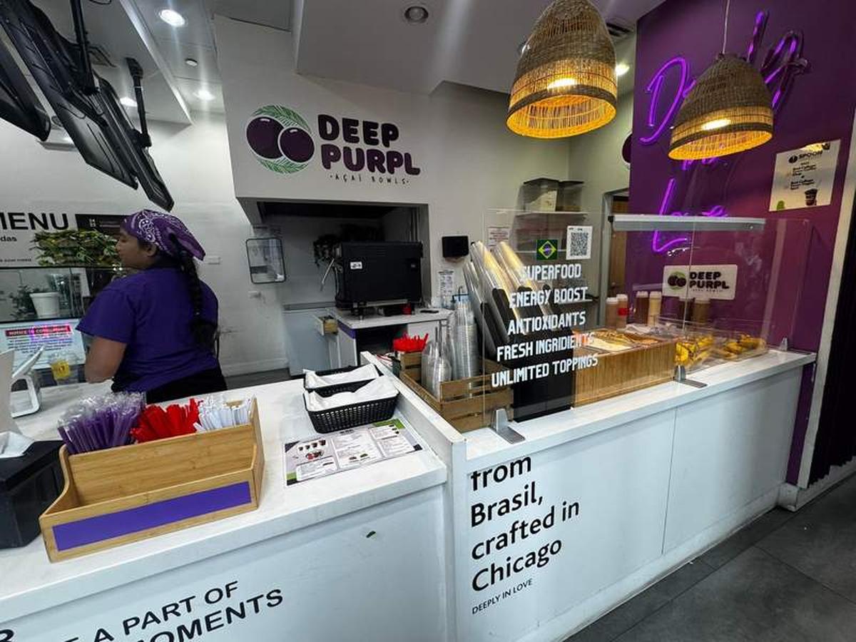  Inside Deep Purpl Açaí Bowls, a bright and casual downtown Chicago spot near our hotel that quickly became our go-to for the popular, tasty treat. Photo credit: Emily Molina 