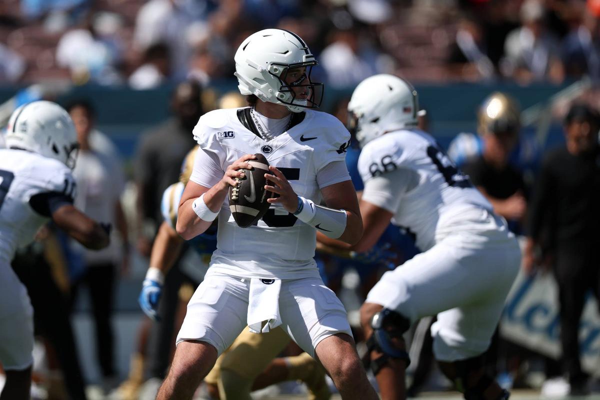  Penn State Nittany Lions quarterback Drew Allar (15) looks to pass during the first quarter against the UCLA Bruins on Oct. 4, 2025. Kiyoshi Mio-Imagn Images