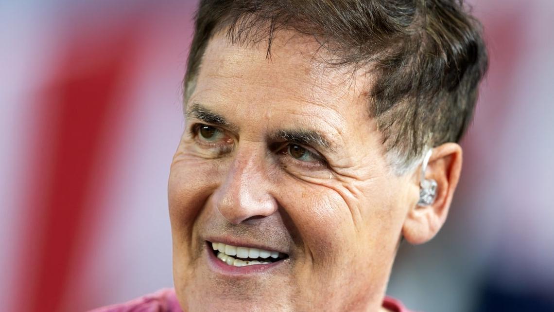 Report: Indiana alum Mark Cuban helped fund Fernando Mendoza deal 