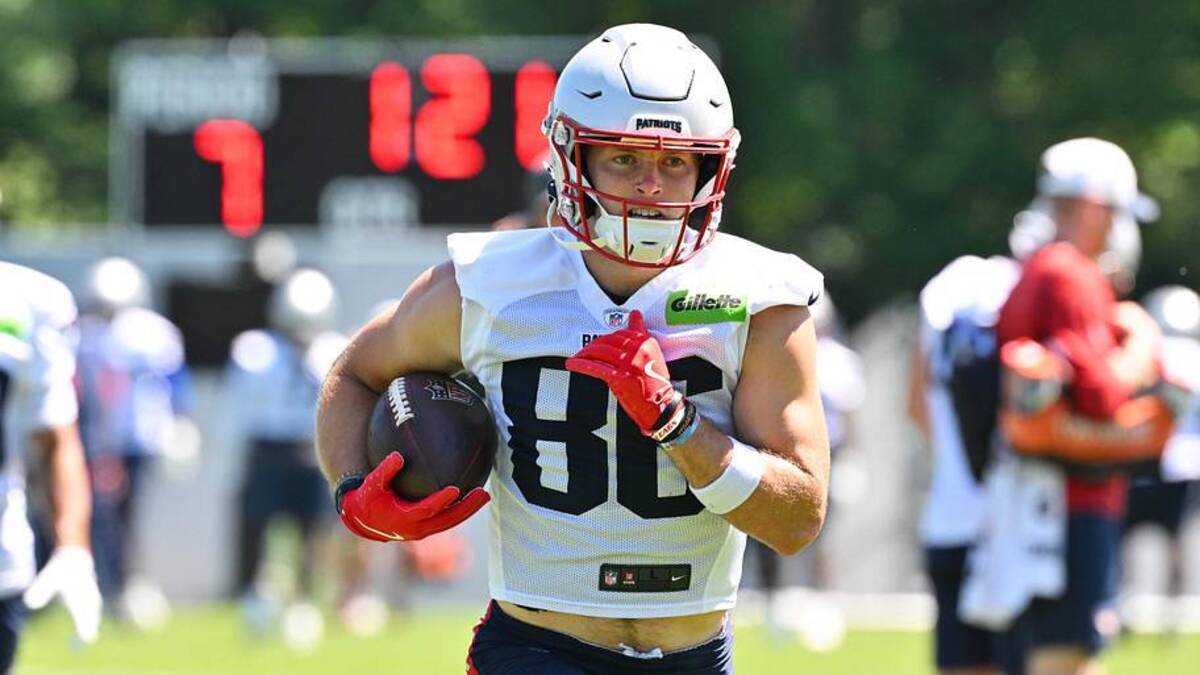  Jun 9, 2026; Foxborough, MA, USA; New England Patriots wide receiver Efton Chism III (86) runs with the ball at minicamp at Gillette Stadium. Mandatory Credit: Eric Canha-Imagn Images | Eric Canha-Imagn Images 