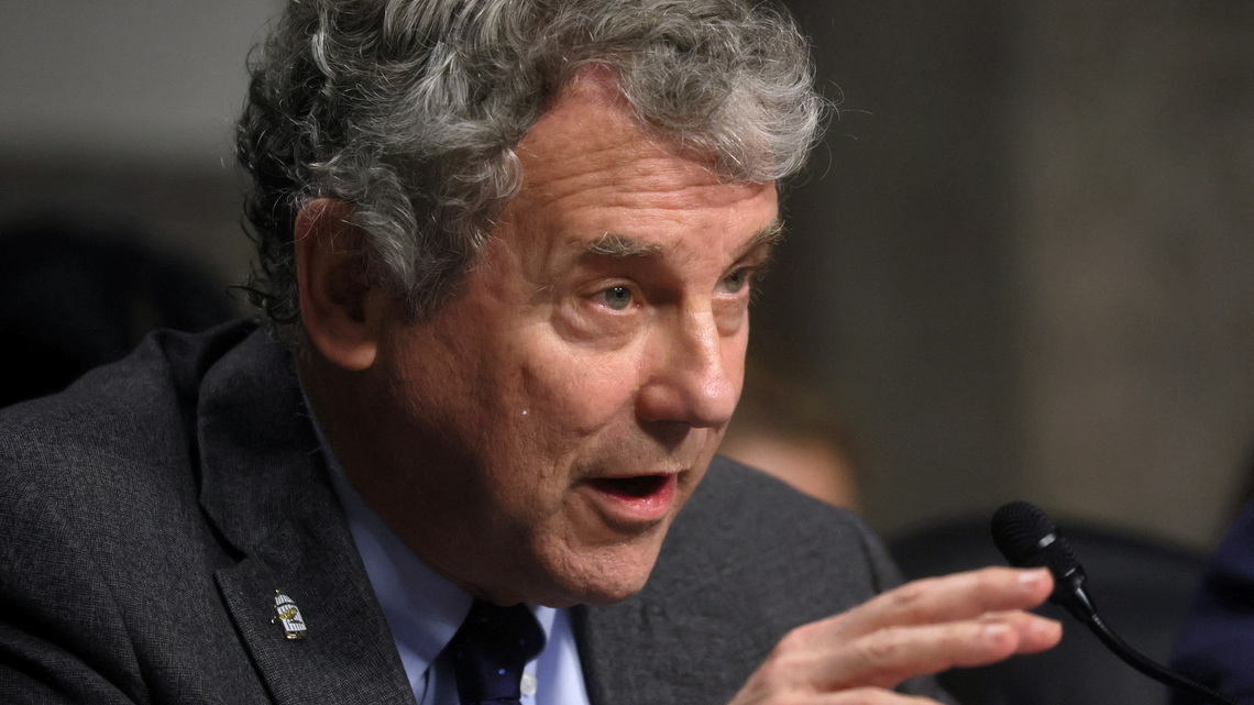 Trump-linked 'pop-up' PACs blitz Ohio with ads against Brown in costly Senate race 