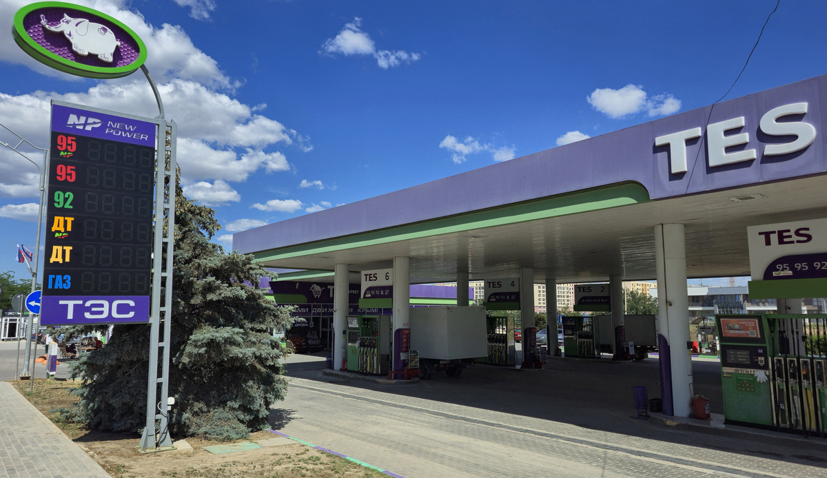 A view of an empty gas station after local authorities suspended petrol sales to the public and businesses due to a fuel crisis caused by Ukrainian attacks on its supply routes, in Yevpatoriya, Crimea, June 22, 2026. Picture taken with a mobile phone. REUTERS/Alexey Pavlishak