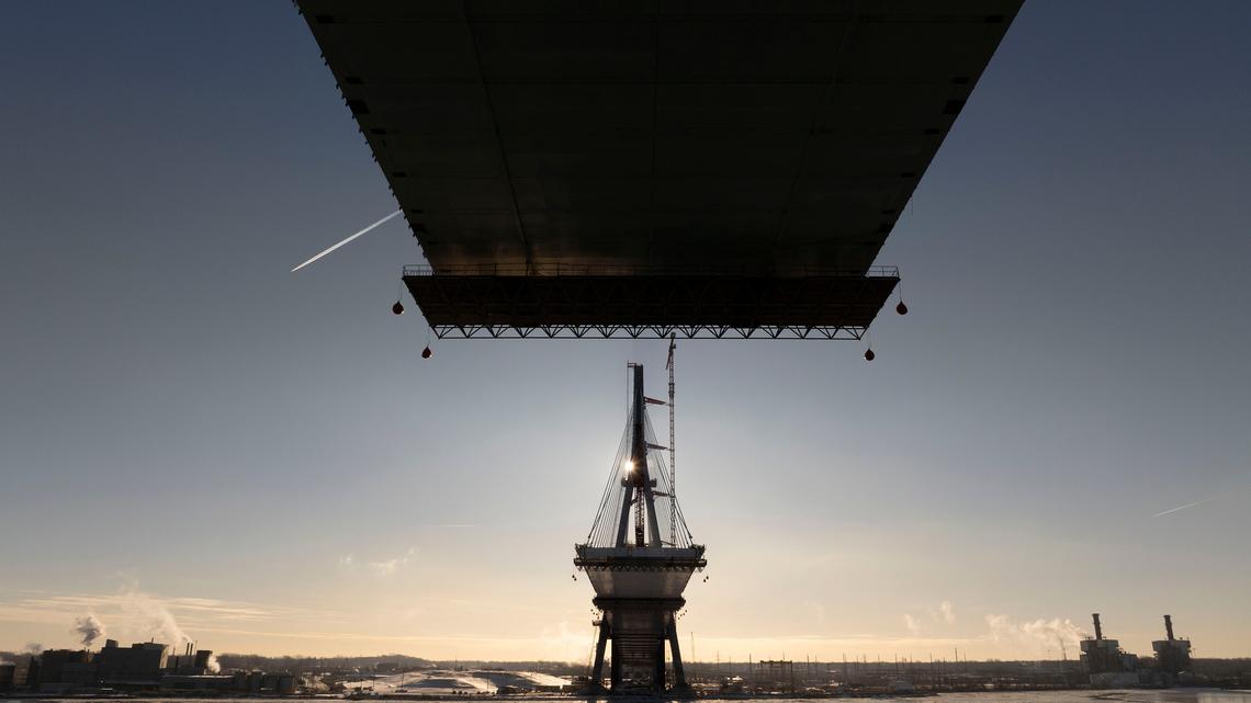 Trump threatens to block Detroit-Canada bridge in new row 