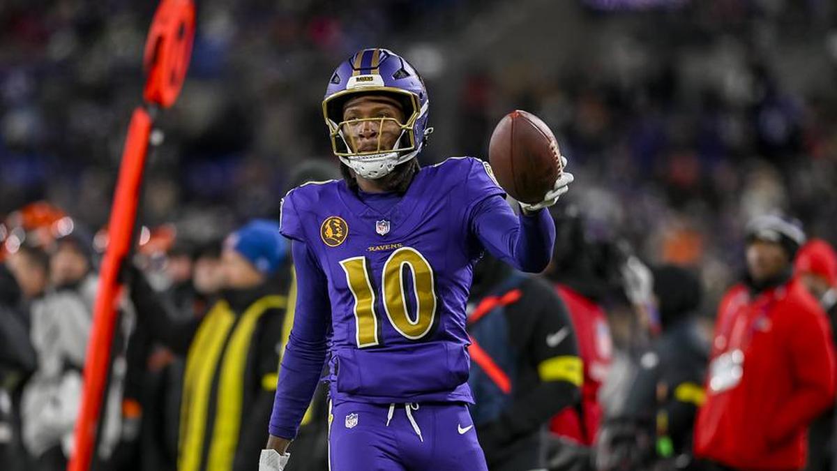  Nov 27, 2025; Baltimore, Maryland, USA; Baltimore Ravens wide receiver Deandre Hopkins (10) reacts after making a reception for a first down during the second half against the Cincinnati Bengals at M&T Bank Stadium. Mandatory Credit: Tommy Gilligan-Imagn Images | Tommy Gilligan-Imagn Images 