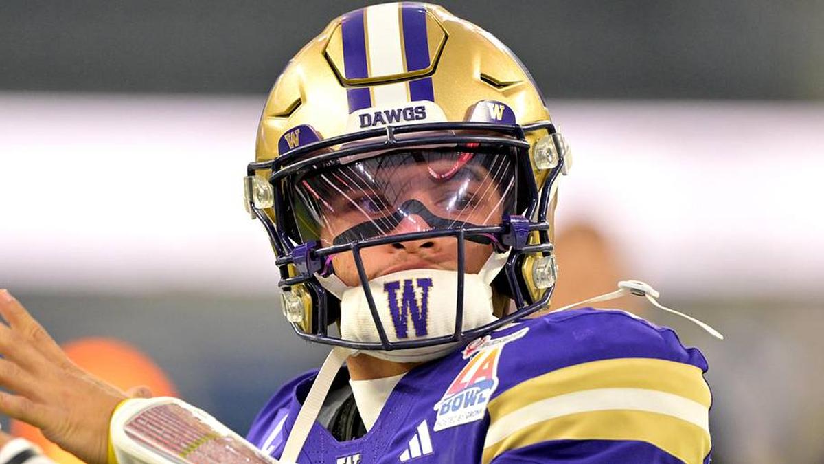  Dec 13, 2025; Inglewood, CA, USA; Washington Huskies quarterback Demond Williams Jr. (2) warms up prior to the LA Bowl Game against the Boise State Broncos at SoFi Stadium. Mandatory Credit: Jayne Kamin-Oncea-Imagn Images | Jayne Kamin-Oncea-Imagn Images 