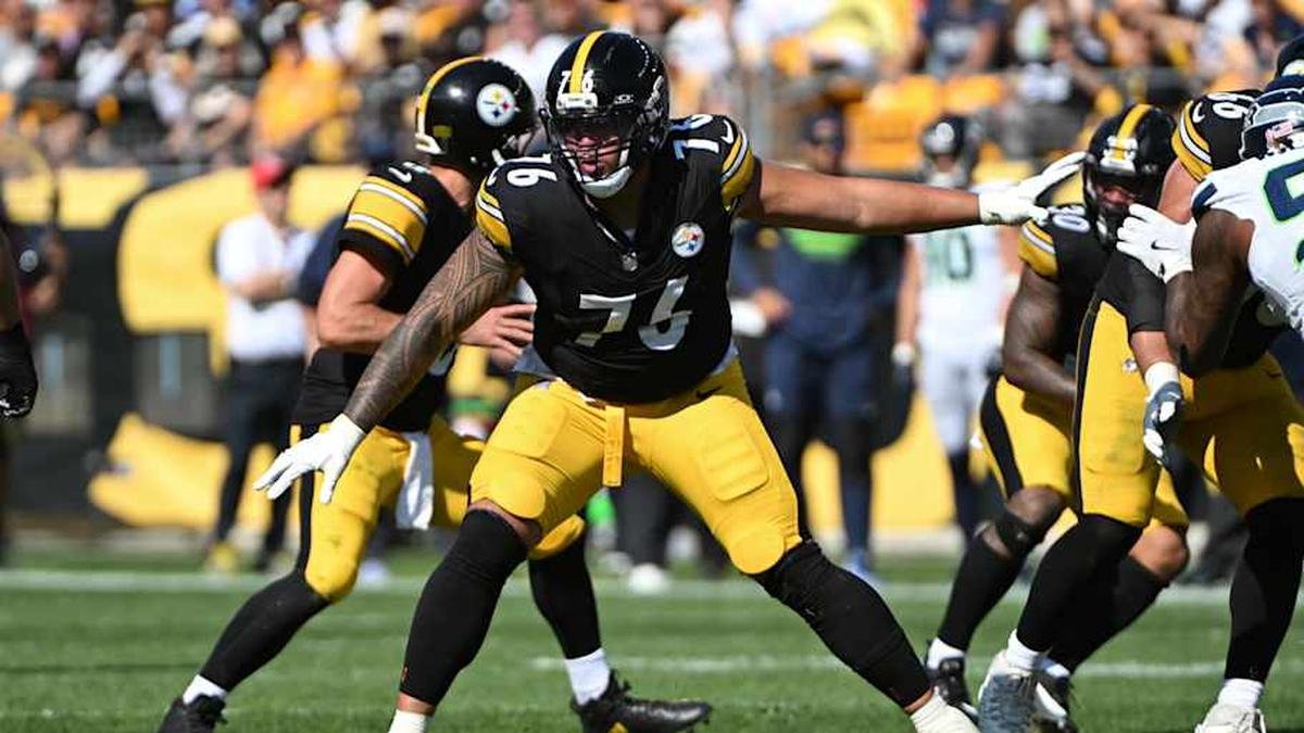  Sep 14, 2025; Pittsburgh, Pennsylvania, USA; Pittsburgh Steelers offensive tackle Troy Fautanu (76) pass blocks against the Seattle Seahawks during the second quarter at Acrisure Stadium. Mandatory Credit: Barry Reeger-Imagn Images | Barry Reeger-Imagn Images 
